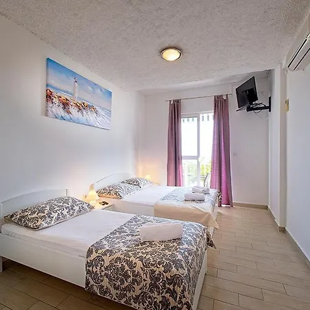 Grljevi - With Balcony And Sea View A3 ムリニ