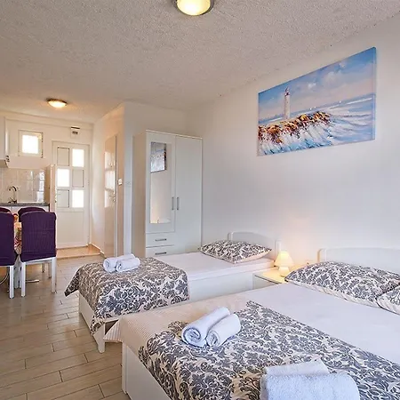 Grljevi - With Balcony And Sea View A3 ムリニ